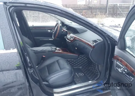 2011 Mercedes-Benz S 550 4Matic z USA, uszkodzony, nr VIN WDDNG8GB5BA385002